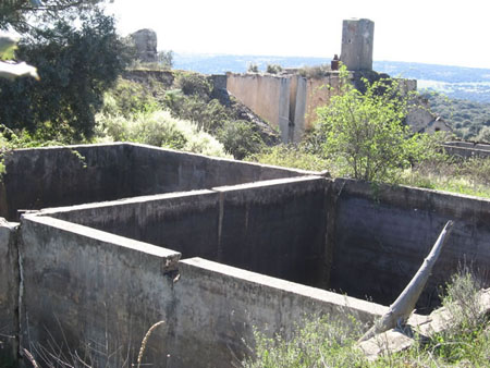 Villar de Argañán: tanques de decantación de Mina Aurora