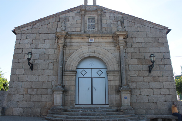 Aldea del Obispo: fachada de la Iglesia