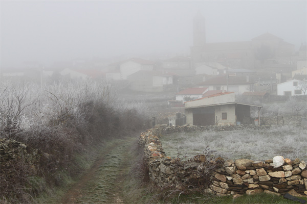 Villar de Ciervo bajo la niebla y la escarcha