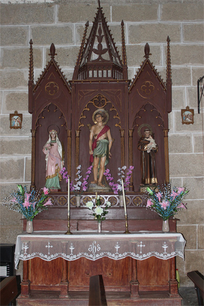Villar de Ciervo. Iglesia: altar lateral